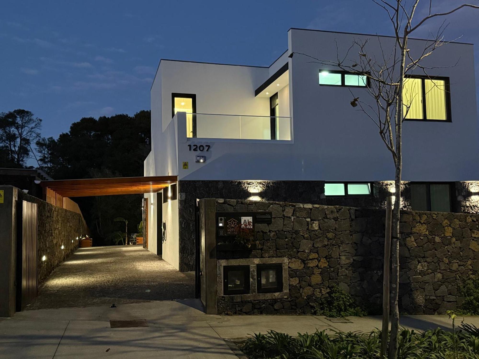 Lotus House - Heated Pool & Jacuzzi Near The Holiday home